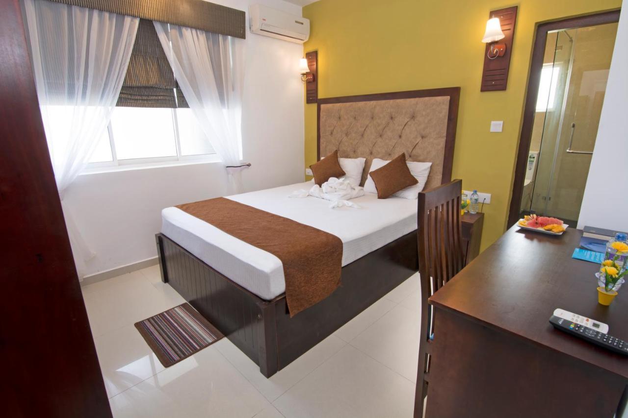 Mount Breeze Hotel Dehiwala-Mount Lavinia Exterior photo
