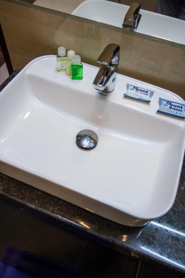 Mount Breeze Hotel Dehiwala-Mount Lavinia Room photo